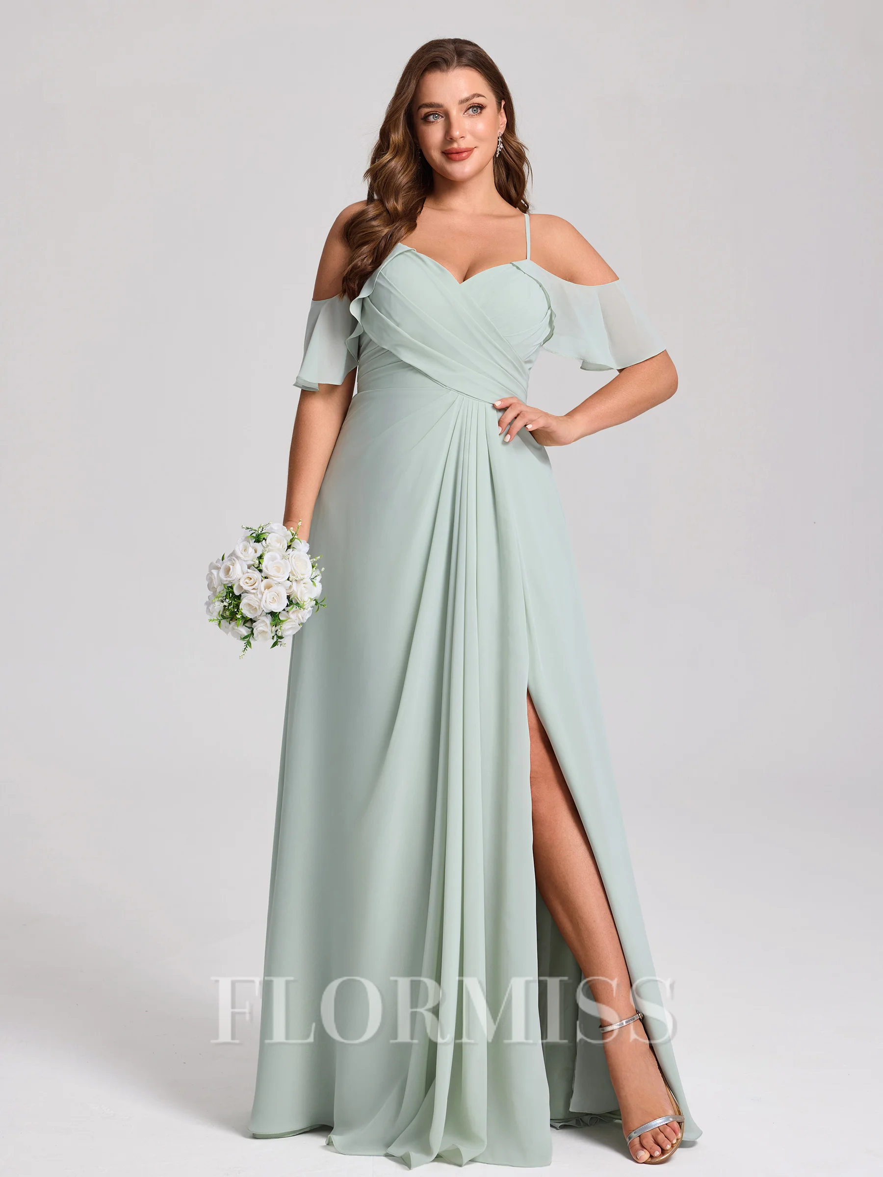 A-line kjole Kald Skulder Plissert Gulvlengde Chiffong Plus Size Brudepikekjoler