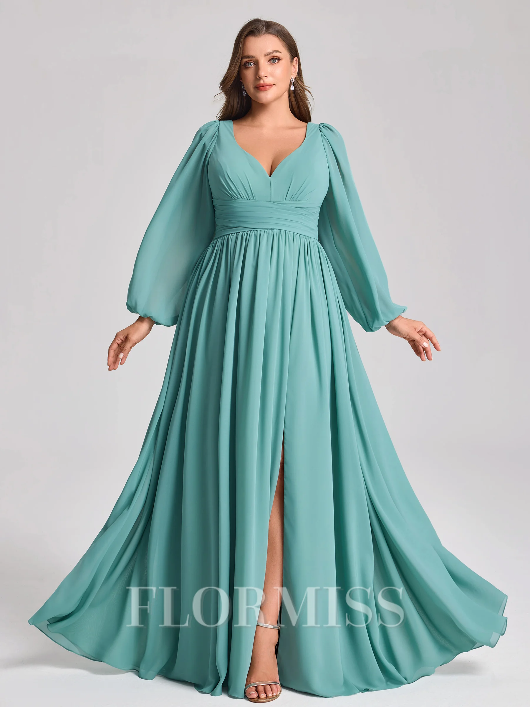A-line kjole V-hals Lange ermer Plissert Gulvlengde Chiffong Plus Size Brudepikekjoler