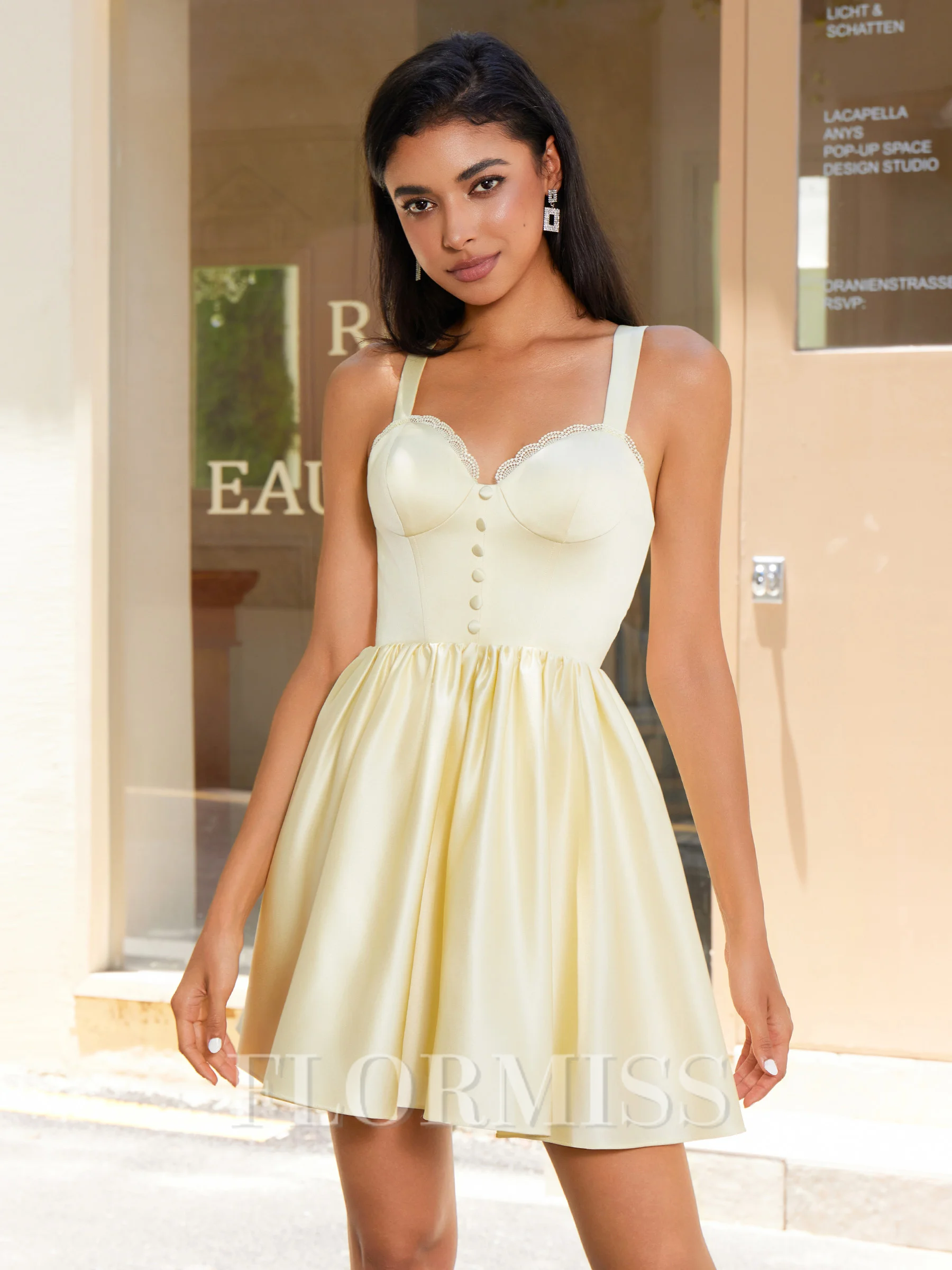 A-line kjole Stropper Applikasjoner Blonder Kort/Mini Satin Korsett Kjole