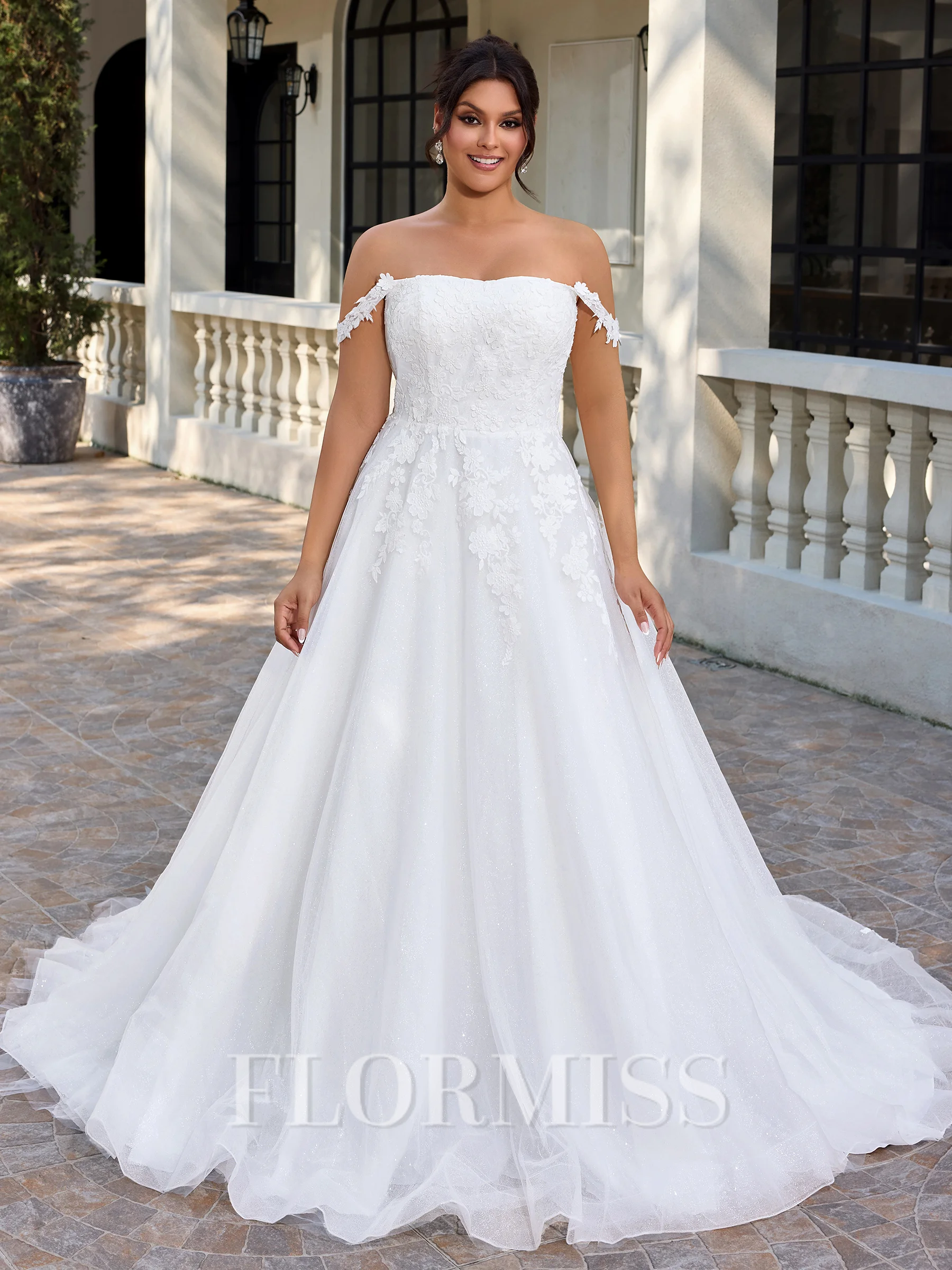 A-line kjole Bare Skuldre Applikasjoner Blonder Bane-tog Tyll Korsett Plus Size Brudekjoler