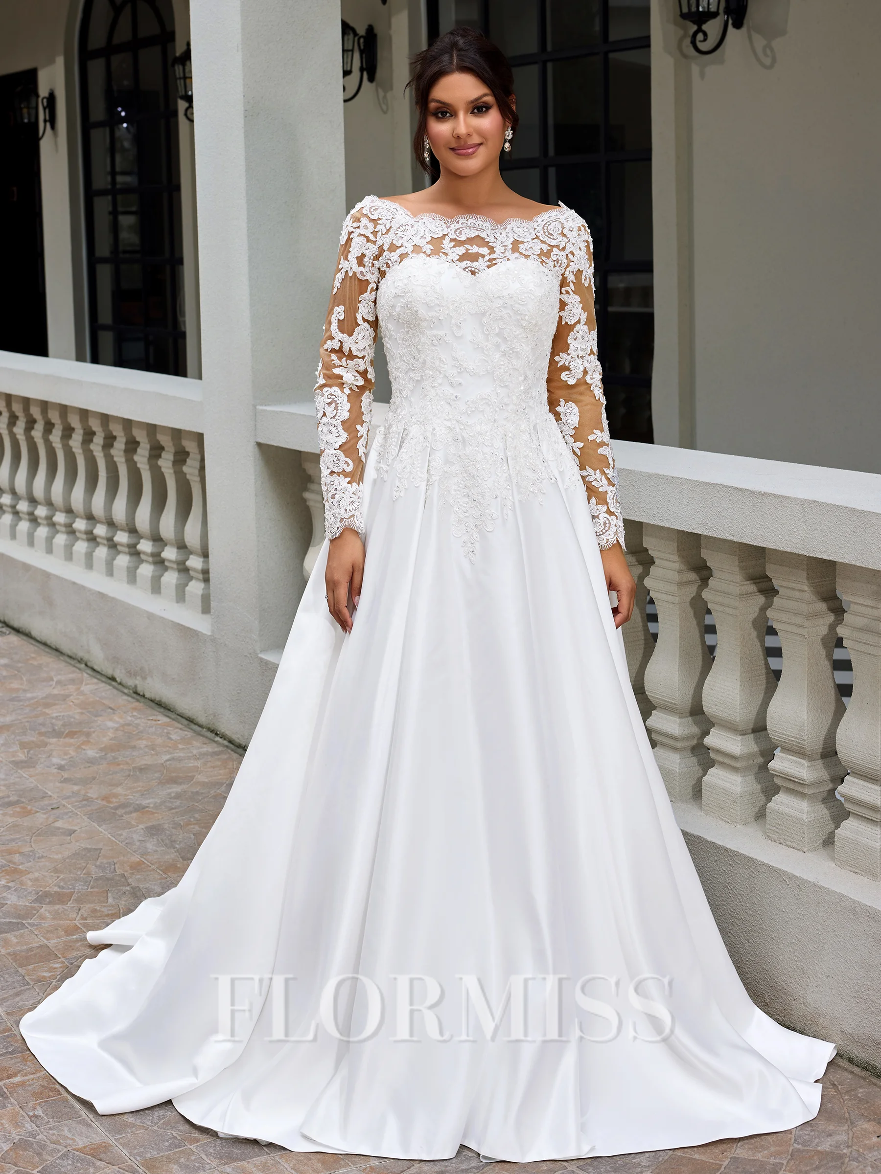 A-line kjole Scoop Lange ermer Applikasjoner Blonder Bane-tog Satin Plus Size Brudekjoler