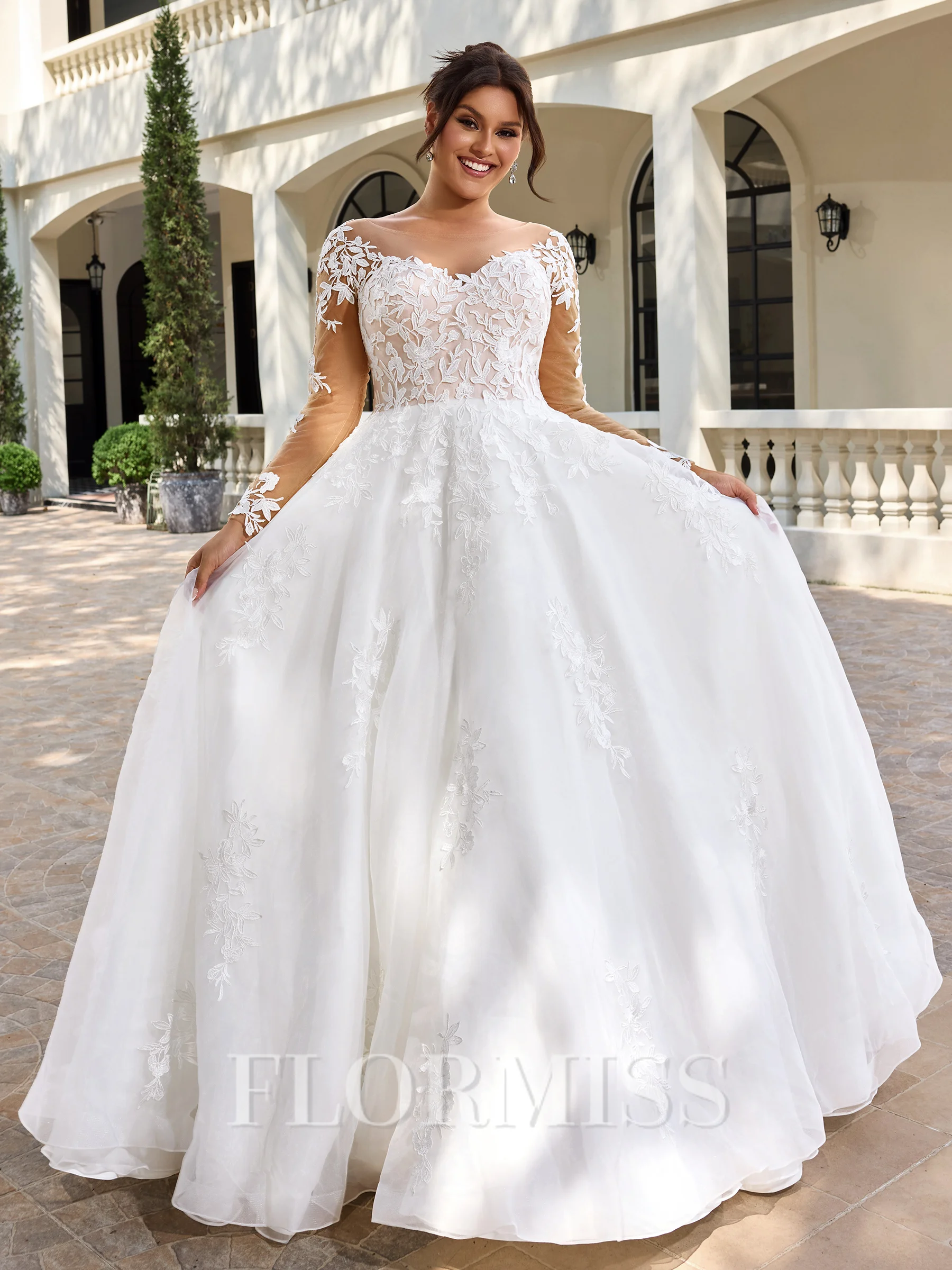 A-line kjole Scoop Lange ermer Applikasjoner Blonder Sweep/Børste train Organza Plus Size Brudekjoler