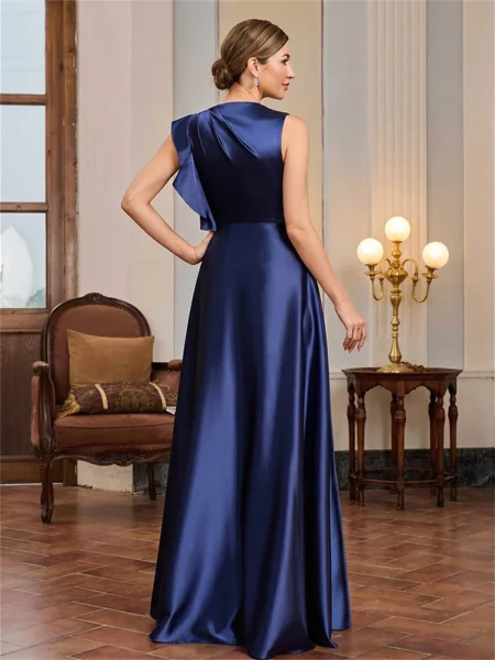 Flattering A-line kjole...