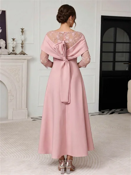 Tasteful A-line kjole...