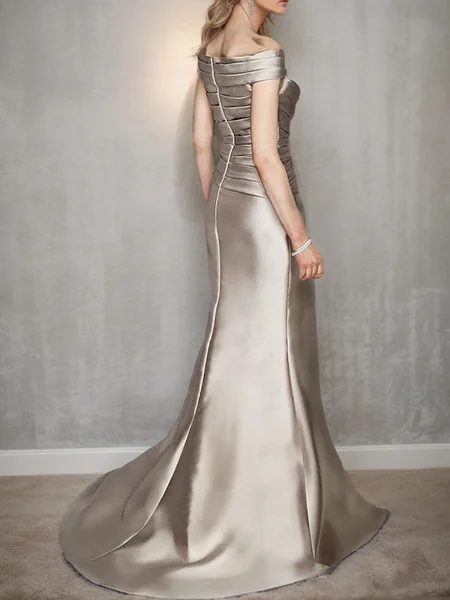Sheath Satin Bare Skuldre...