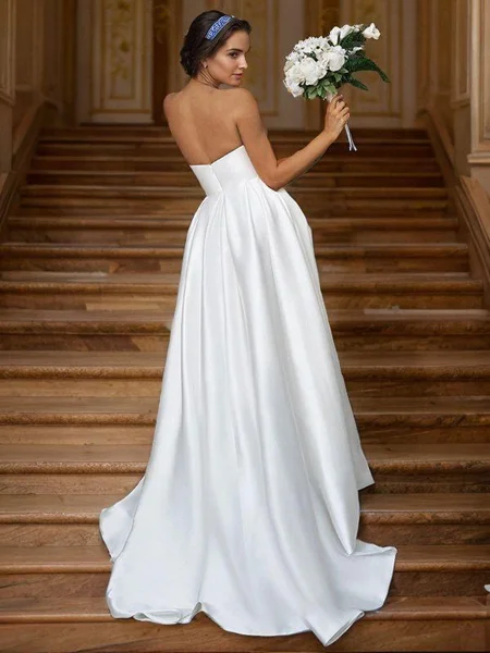 A-line kjole Satin Volanger...