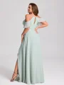 A-line kjole Kald Skulder Plissert Gulvlengde Chiffong Plus Size Brudepikekjoler