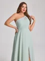 A-line kjole En skuldret Plissert Gulvlengde Chiffong Plus Size Brudepikekjoler