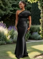 Sheath En skuldret Plissert Gulvlengde Satin Brudepikekjoler