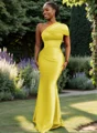 Sheath En skuldret Plissert Gulvlengde Satin Brudepikekjoler