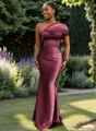 Sheath En skuldret Plissert Gulvlengde Satin Brudepikekjoler