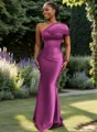 Sheath En skuldret Plissert Gulvlengde Satin Brudepikekjoler