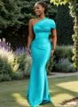 Sheath En skuldret Plissert Gulvlengde Satin Brudepikekjoler
