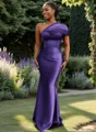 Sheath En skuldret Plissert Gulvlengde Satin Brudepikekjoler