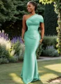 Sheath En skuldret Plissert Gulvlengde Satin Brudepikekjoler