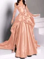 A-line kjole Sweetheart Plissert Kapell Slep Satin Kjole