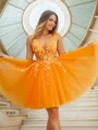 Ballkjole/Prinsesse V-hals Applikasjoner Blonder Kort/Mini Tyll Cocktail Kjole
