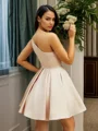 A-line kjole En skuldret Kort/Mini Satin Kjole