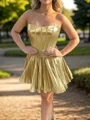 A-line kjole Rett Volanger Kort/Mini Metallic Satin Korsett Kjole