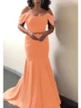 Trompet/Havfrue Bare Skuldre Sweep/Børste train Silkeeaktig Sateng Brudens Mor Kjole med Volanger