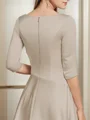 A-line kjole V-hals Trekvart ermer Plissert Te-Lengde Satin Brudens Mor Kjole