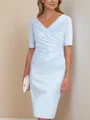 Sheath Satin V-hals Halvlang Knelengde Brudens Mor Kjole