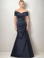 Sheath Bare Skuldre Kortermer Plissert Gulvlengde Satin Brudens Mor Kjole