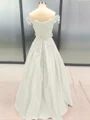 Ballkjole/Prinsesse Bare Skuldre Gulvlengde Satin Ballkjole med Applikasjoner Blonder