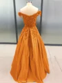 Ballkjole/Prinsesse Bare Skuldre Gulvlengde Satin Ballkjole med Applikasjoner Blonder