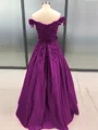 Ballkjole/Prinsesse Bare Skuldre Gulvlengde Satin Ballkjole med Applikasjoner Blonder