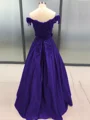 Ballkjole/Prinsesse Bare Skuldre Gulvlengde Satin Ballkjole med Applikasjoner Blonder