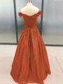 Ballkjole/Prinsesse Bare Skuldre Gulvlengde Satin Ballkjole med Applikasjoner Blonder