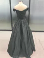 Ballkjole/Prinsesse Bare Skuldre Gulvlengde Satin Ballkjole med Applikasjoner Blonder
