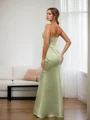 Sheath Satin Ruched V-hals Ermeløs Gulvlengde Brudepikekjoler