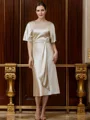 Sheath Silkeeaktig Sateng Ruched Scoop Kortermer Te-Lengde Brudens Mor Kjole