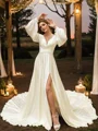 A-line kjole Sateng Chiffongg Ruched V-hals Lange ermer Katedral Slep Brudekjoler
