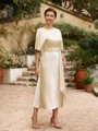 Sheath Silkeeaktig Sateng Ruched Scoop Kortermer Te-Lengde Brudens Mor Kjole
