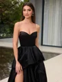 A-line kjole Sweetheart Volanger Kapell Slep Satin Korsett Ballkjole